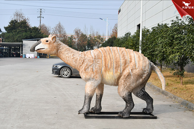 长颈驼远古动物仿真模型