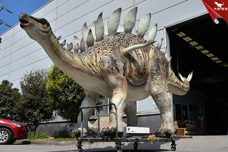 大型剑龙游乐园里的仿真恐龙模型
