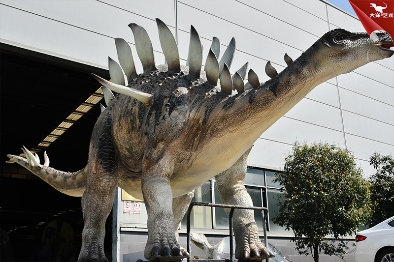 大型剑龙游乐园里的仿真恐龙模型
